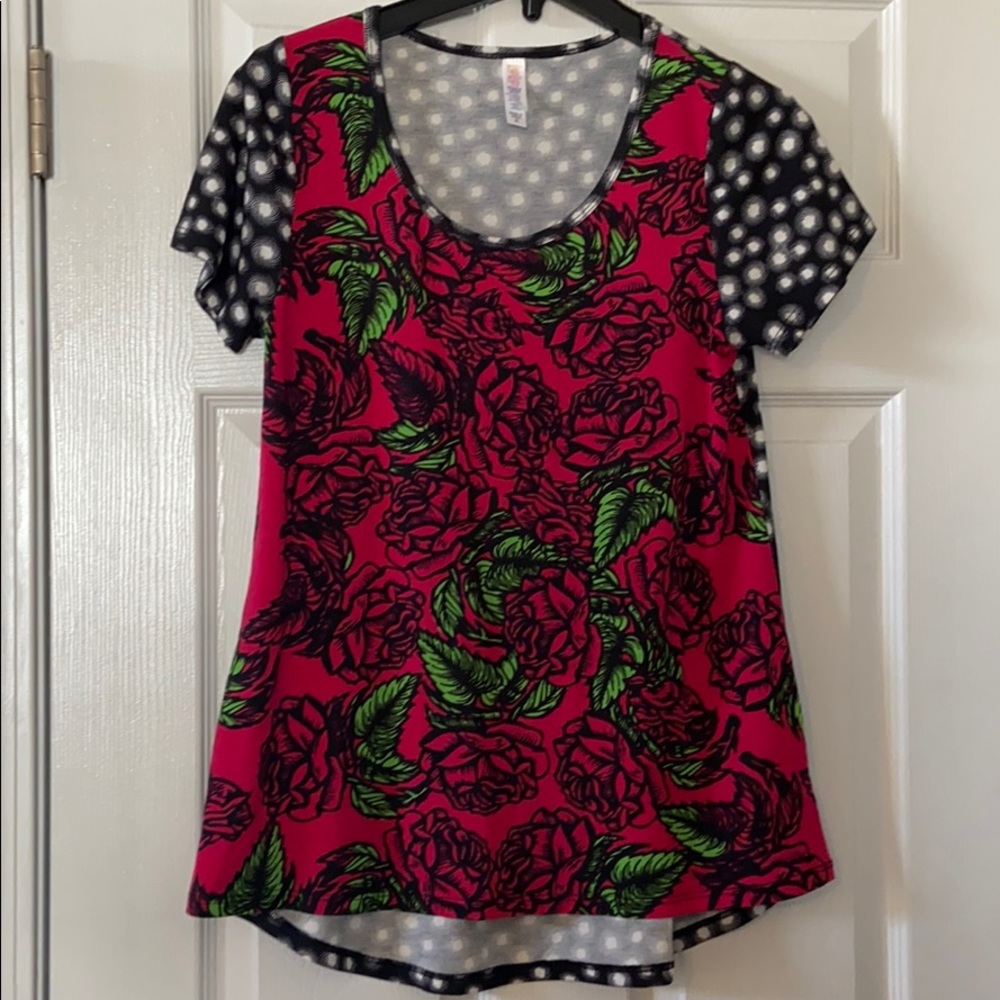 Lularoe Classic Tee. size small.
